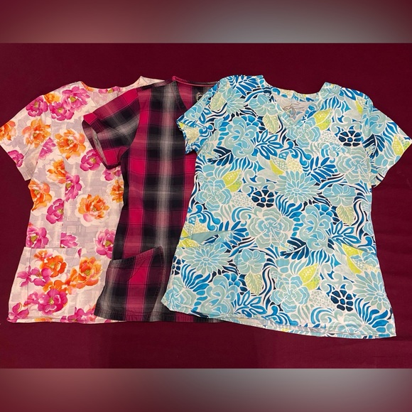 Women’s scrub top lot - Picture 1 of 1